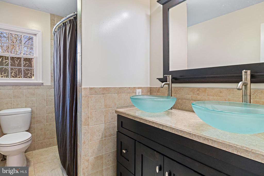 80 MANHASSET TRL