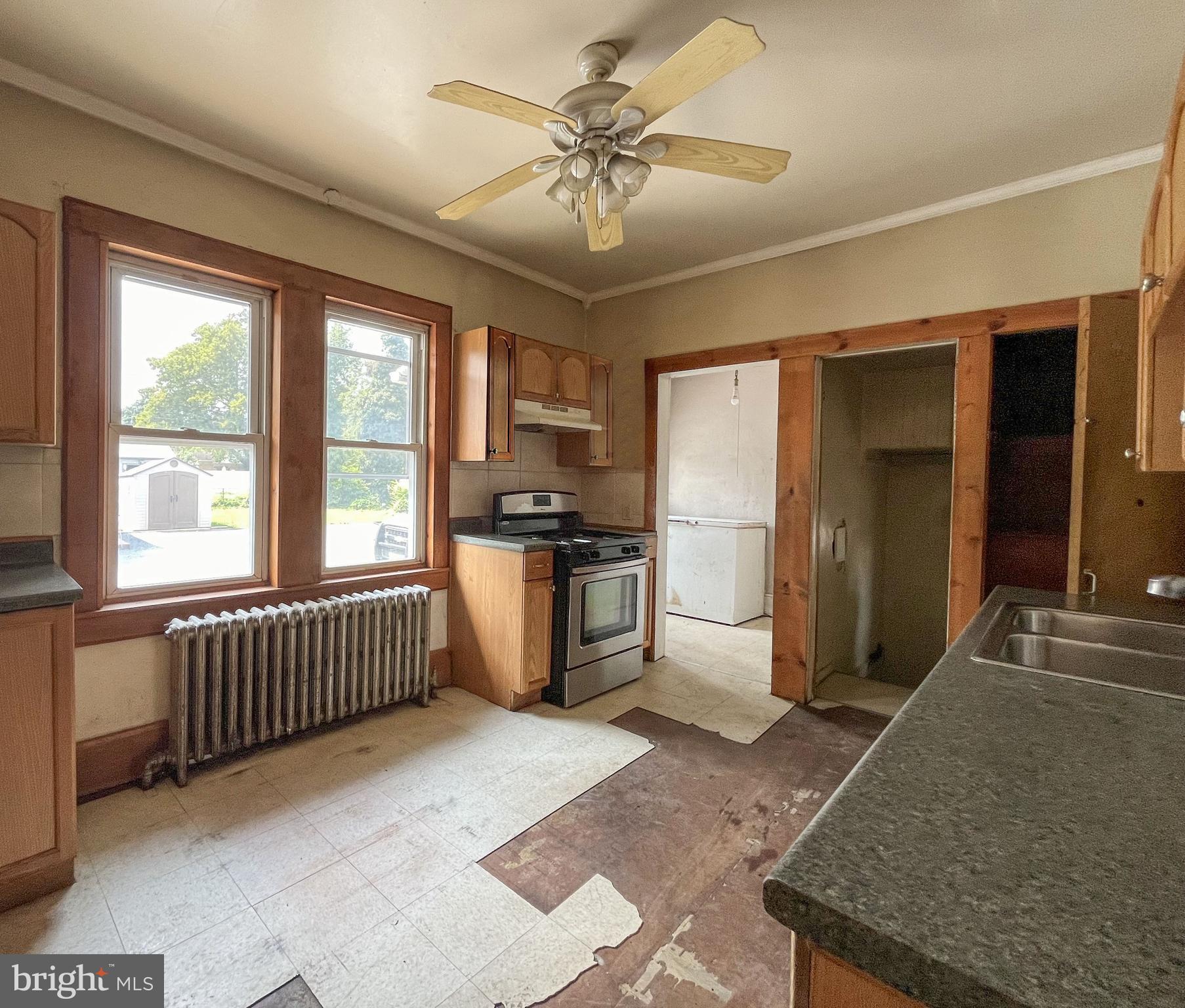 64 N Myrtle St