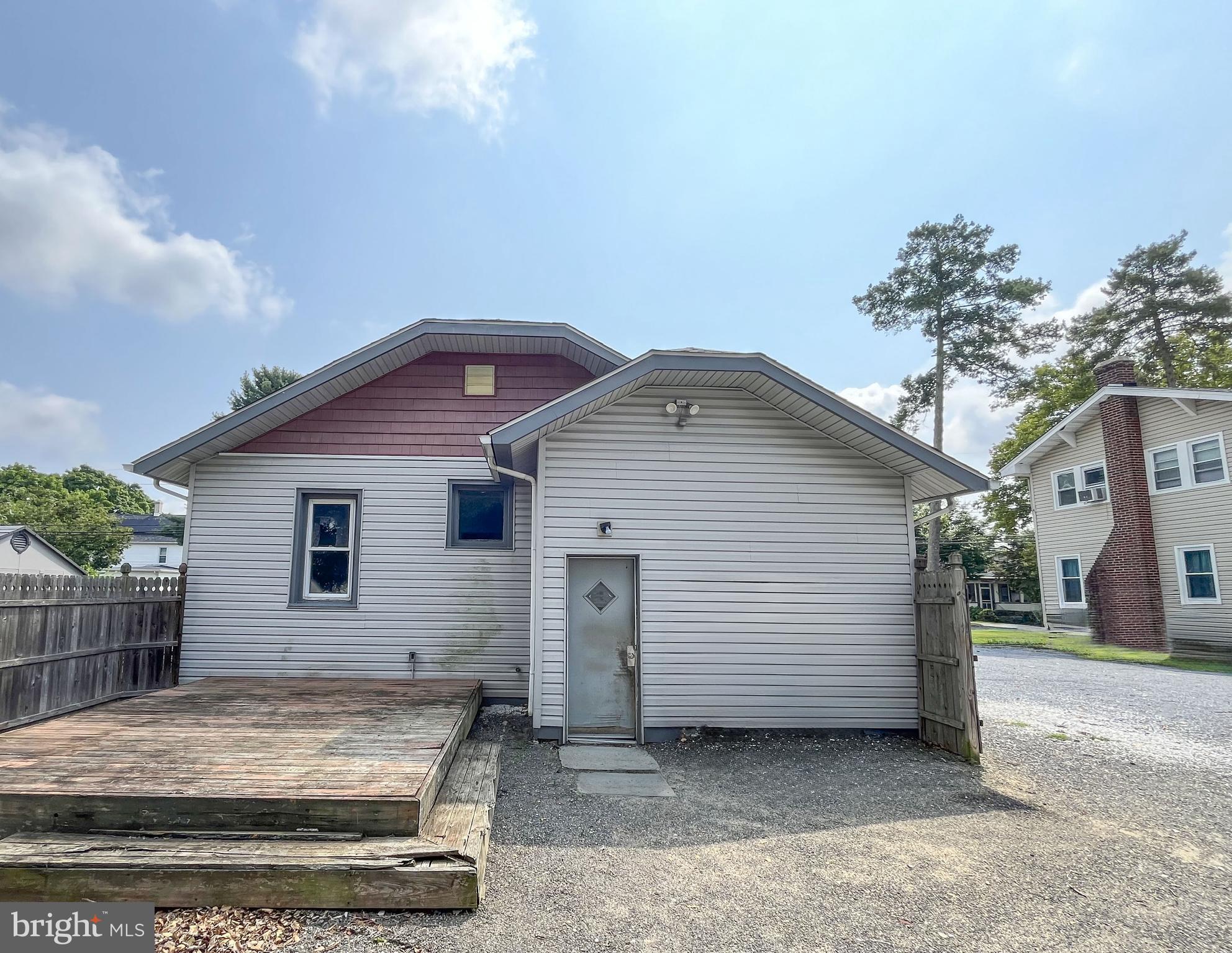 64 N Myrtle St