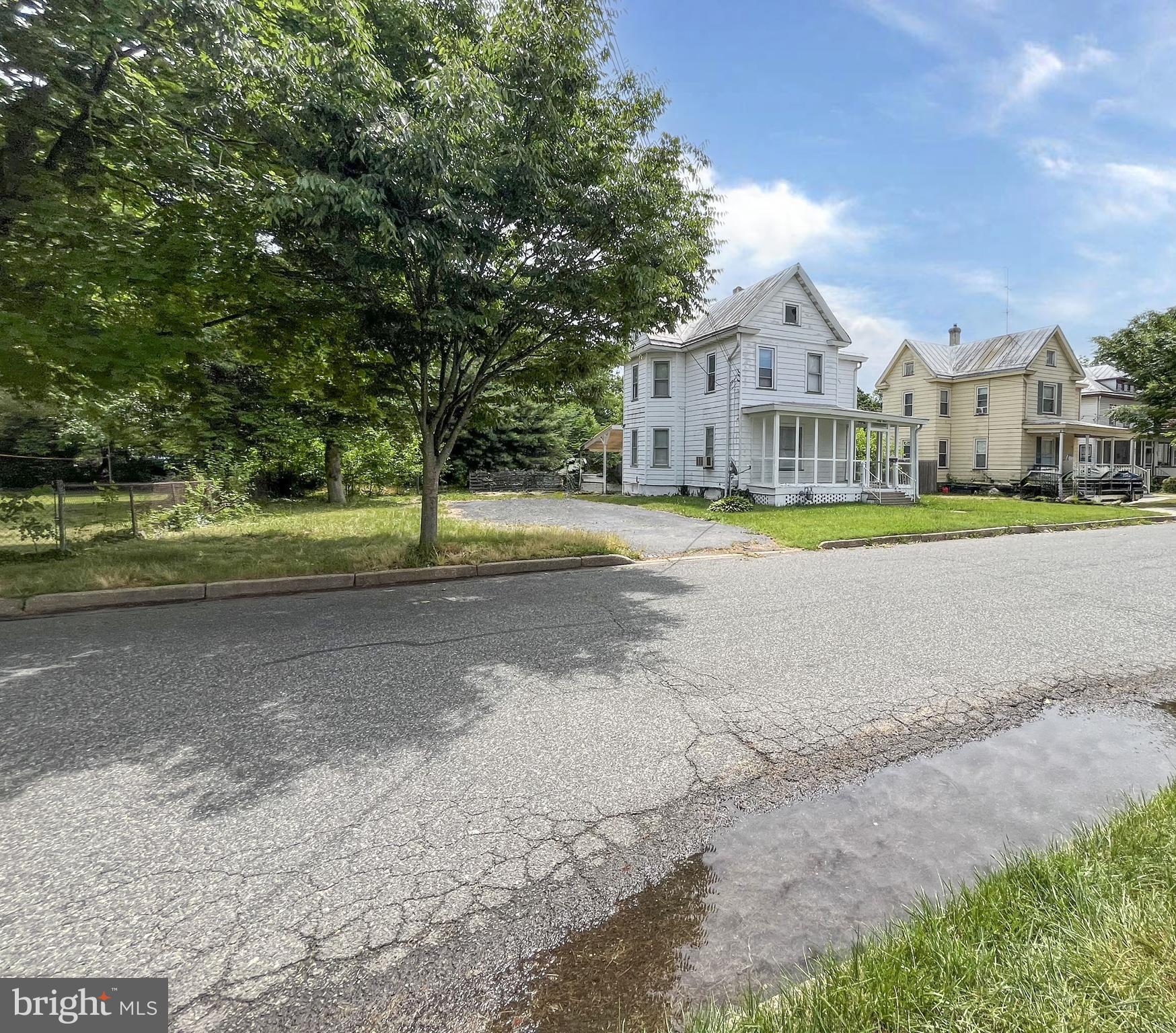 64 N Myrtle St