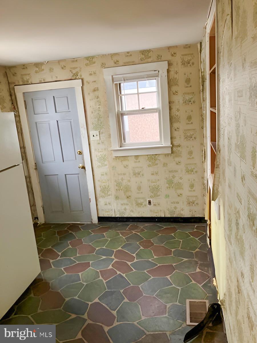 225 N Hannevig Ave