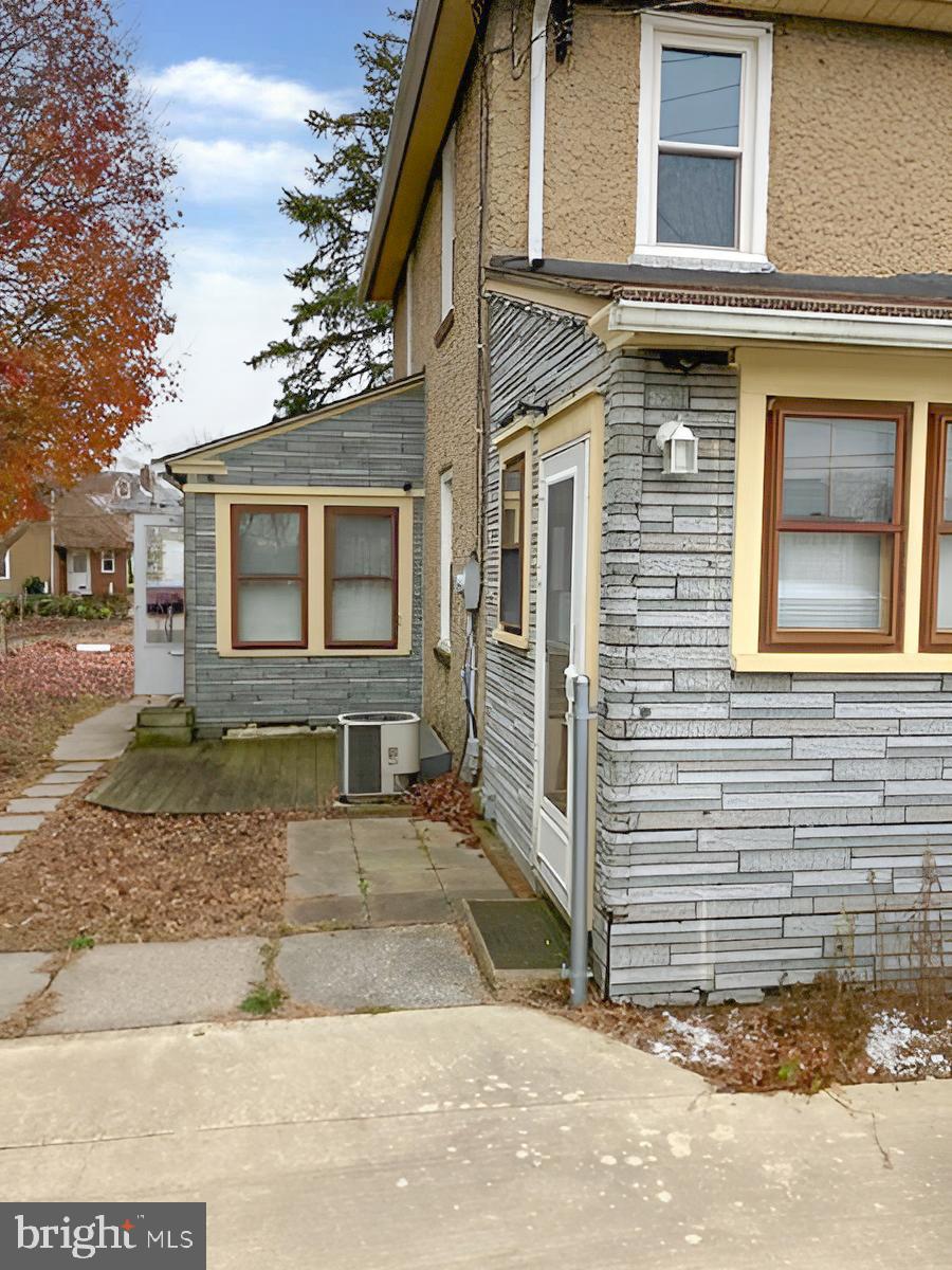 225 N Hannevig Ave