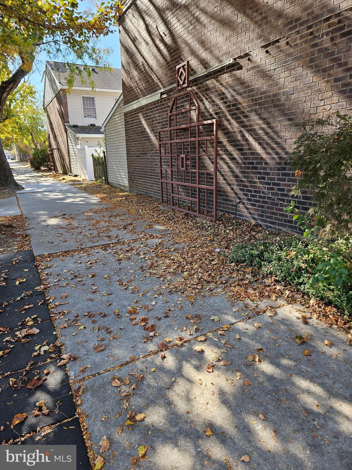 104 Royal Court Ln