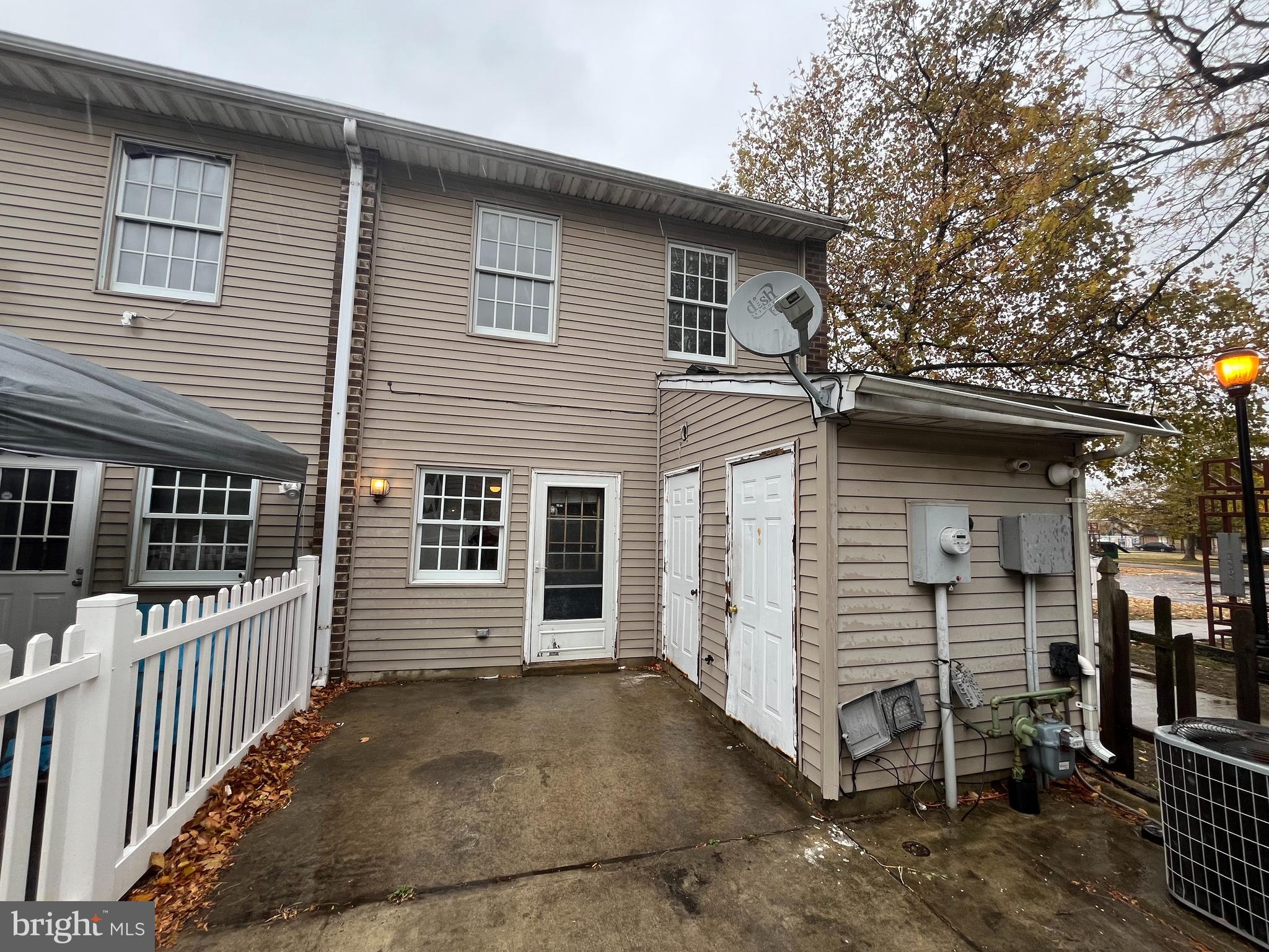 104 Royal Court Ln