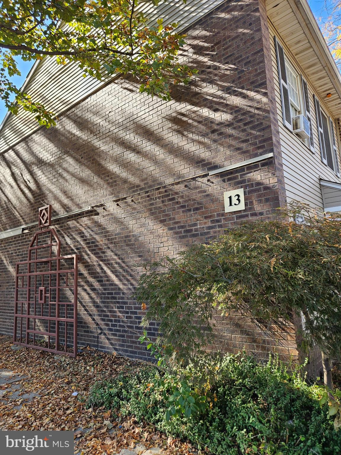 104 Royal Court Ln