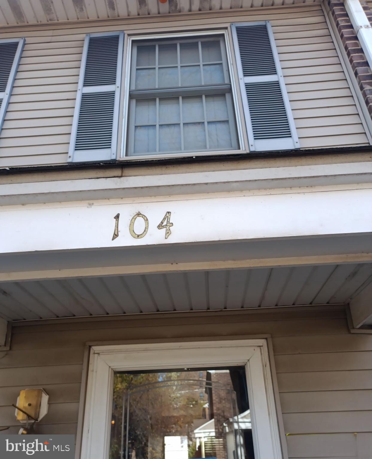 104 Royal Court Ln
