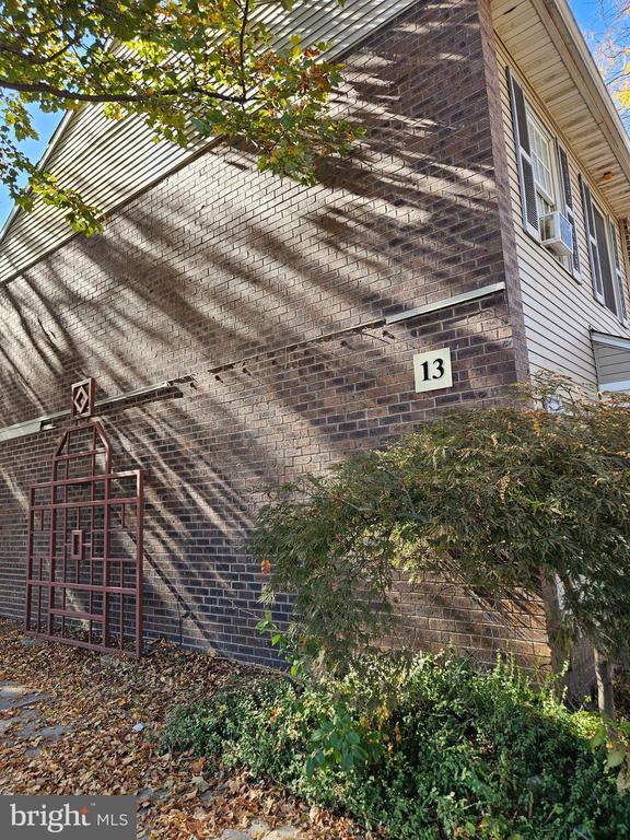 104 Royal Court Ln