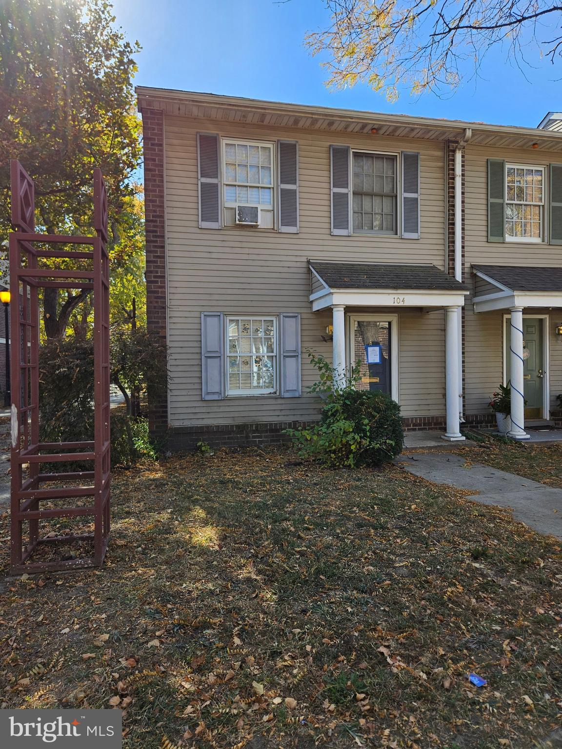 104 Royal Court Ln