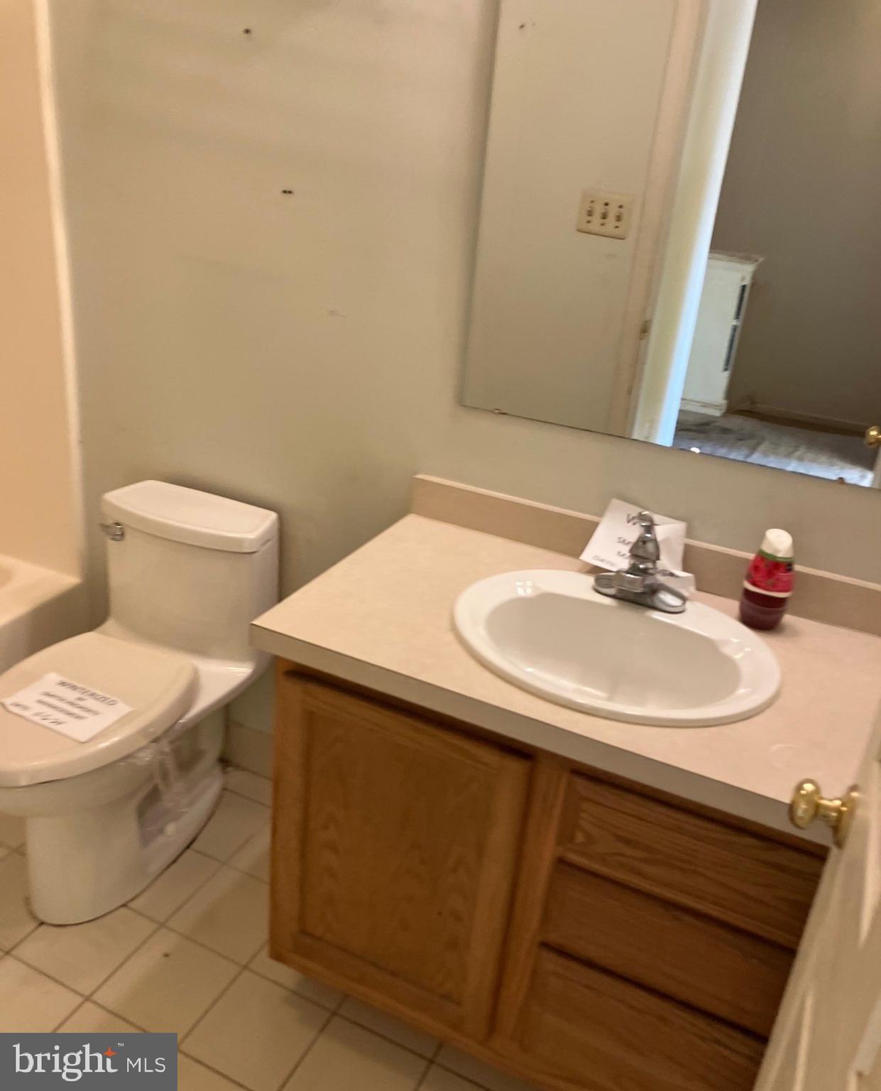 104 Royal Court Ln