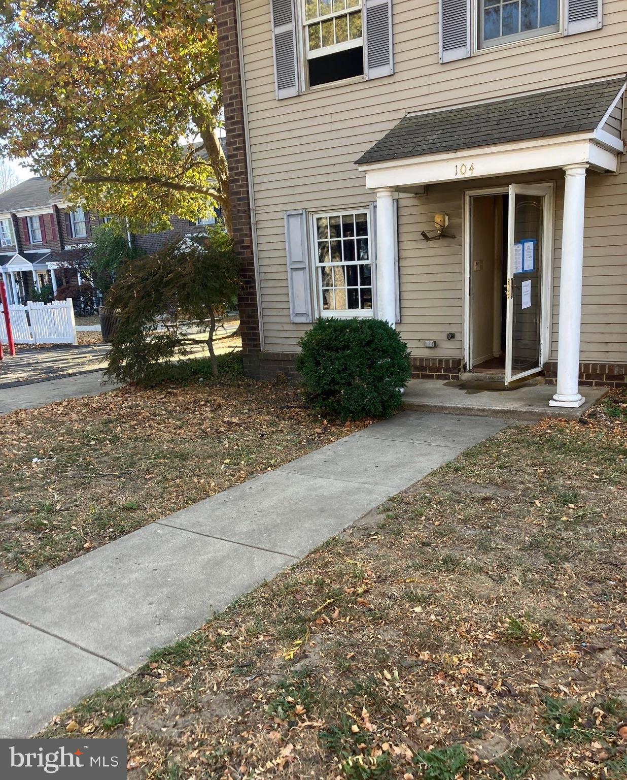 104 Royal Court Ln