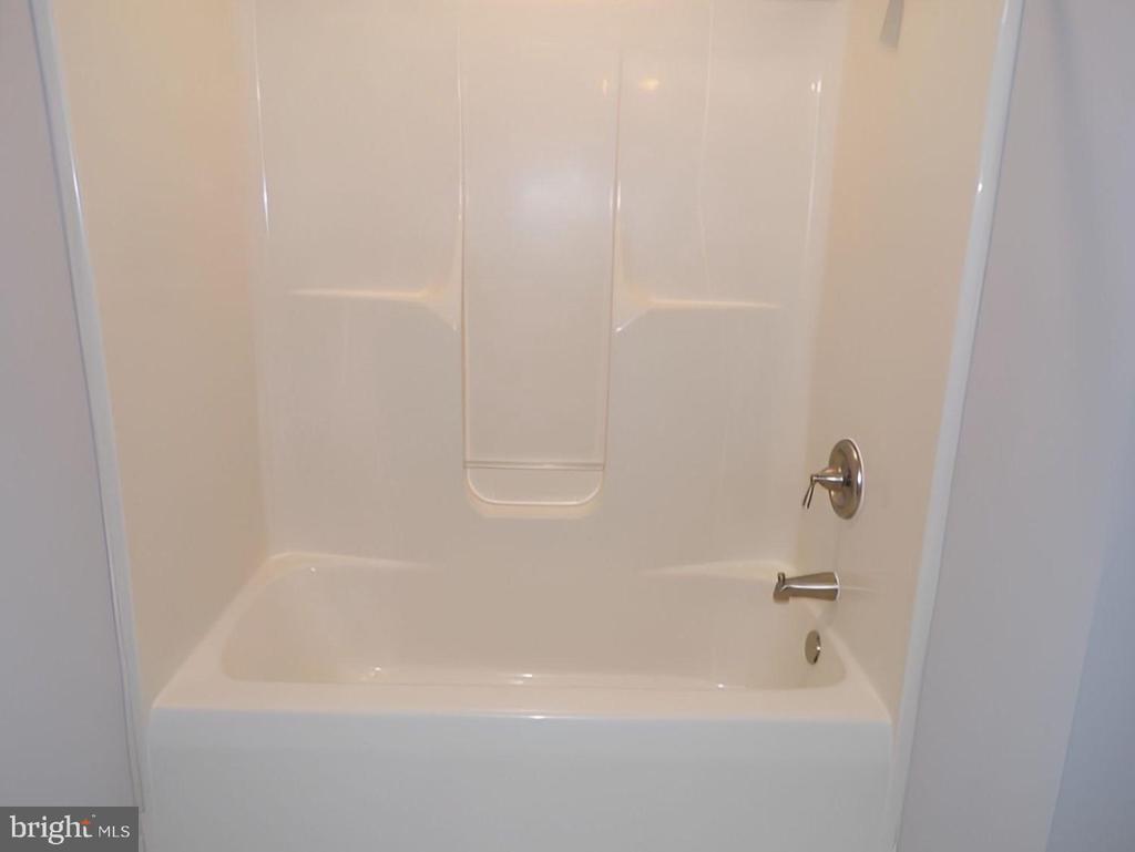 399 Wellesley Ct