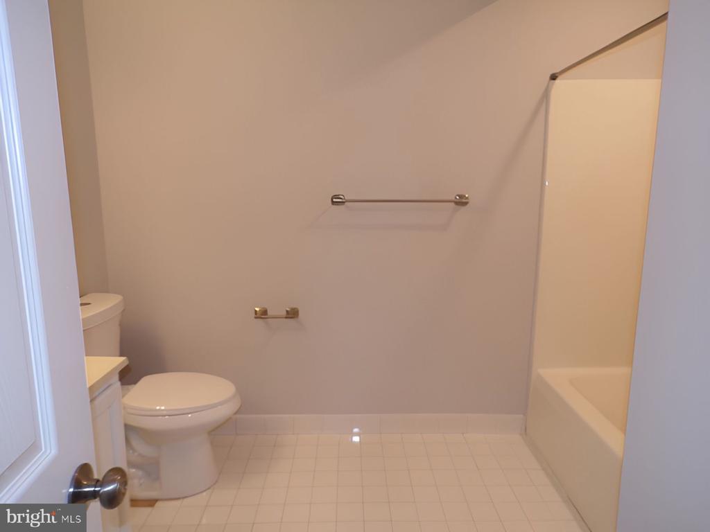 399 Wellesley Ct