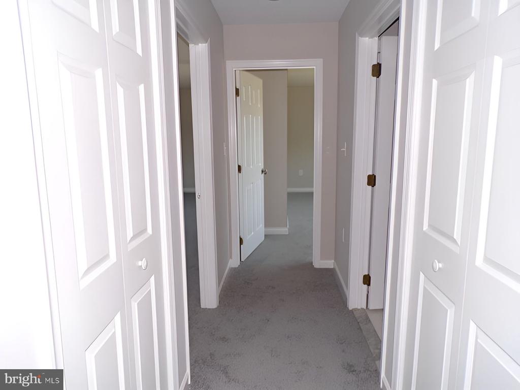 399 Wellesley Ct