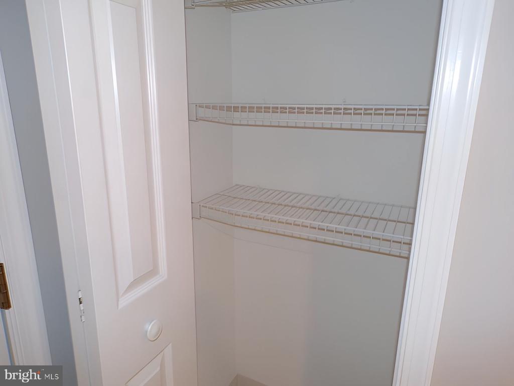 399 Wellesley Ct