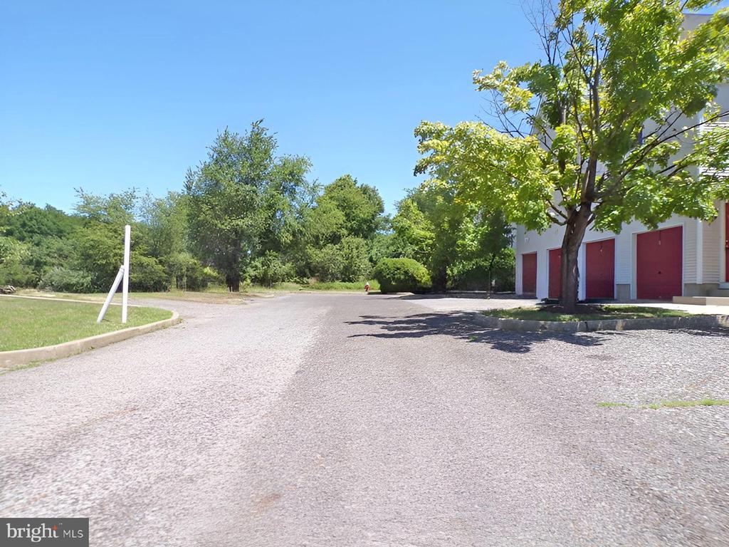 399 Wellesley Ct