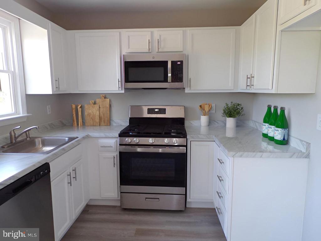 399 Wellesley Ct