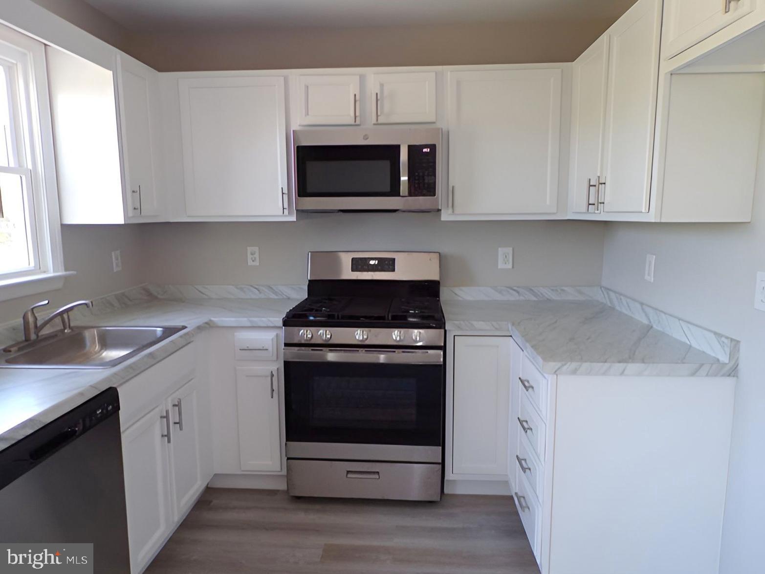 399 Wellesley Ct