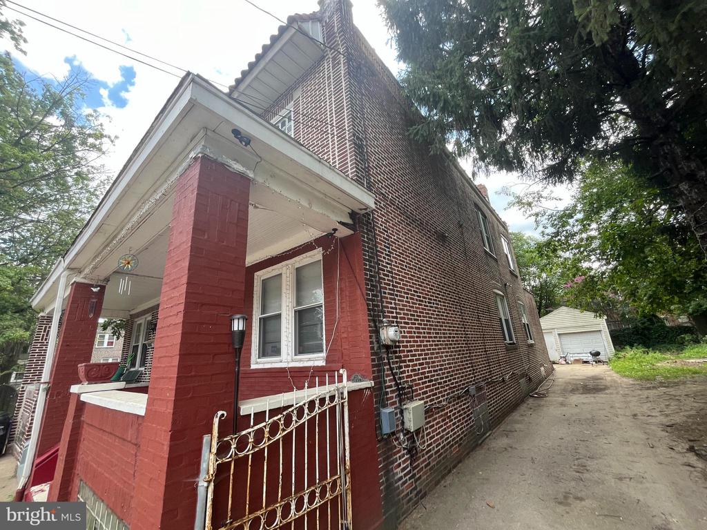 1352 CARL MILLER BOULEVARD