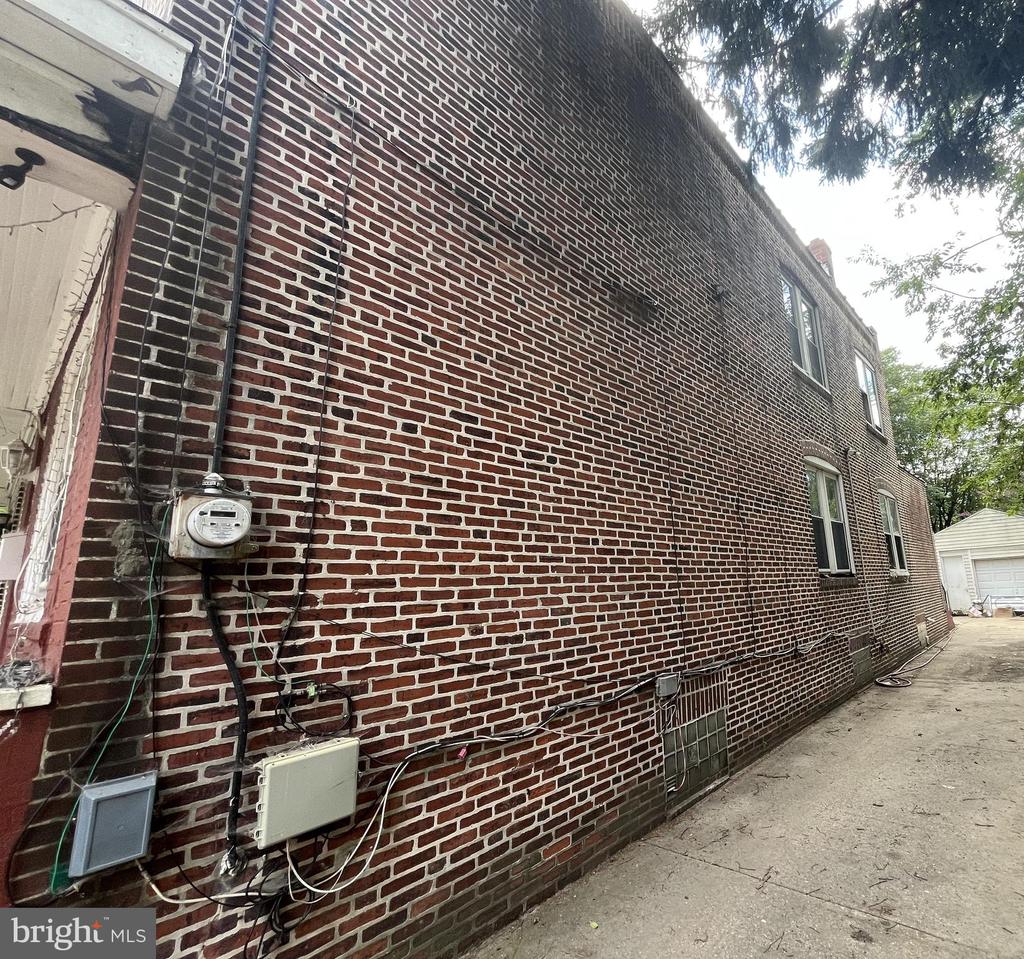 1352 CARL MILLER BOULEVARD