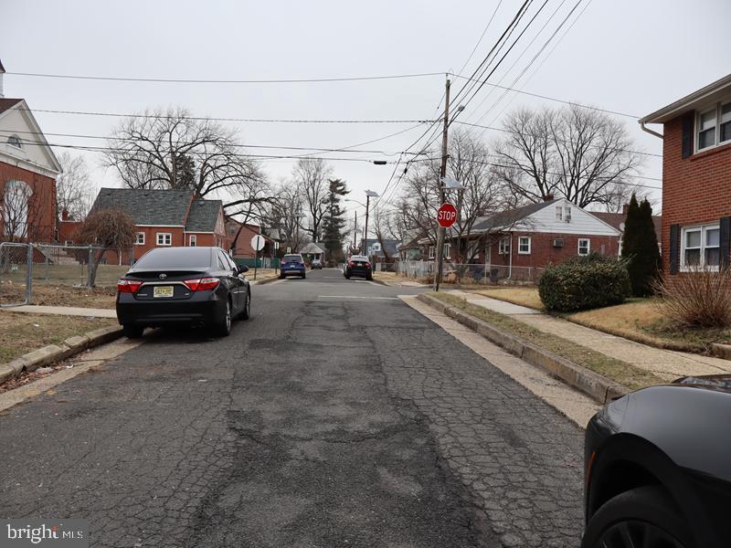 6709 CHANDLER AVENUE