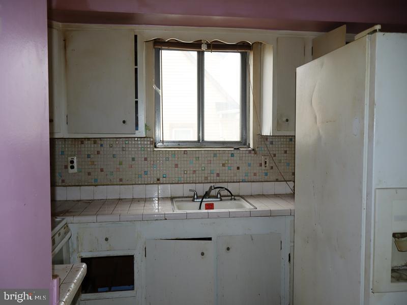 6709 CHANDLER AVENUE