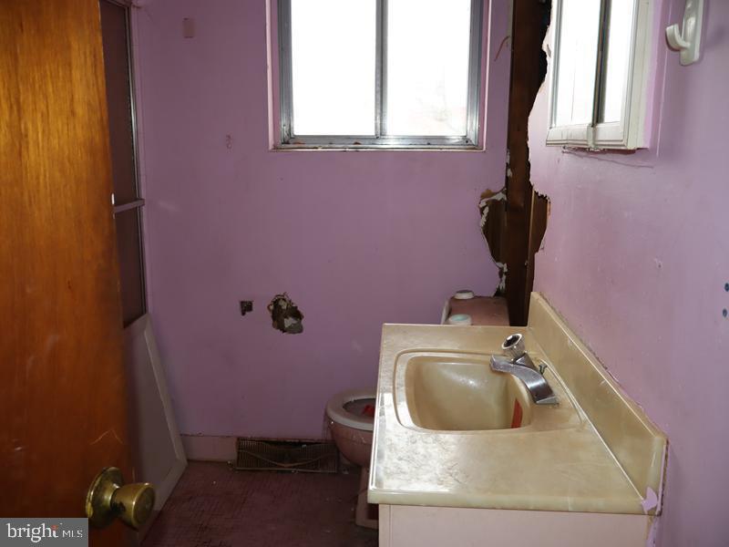 6709 CHANDLER AVENUE