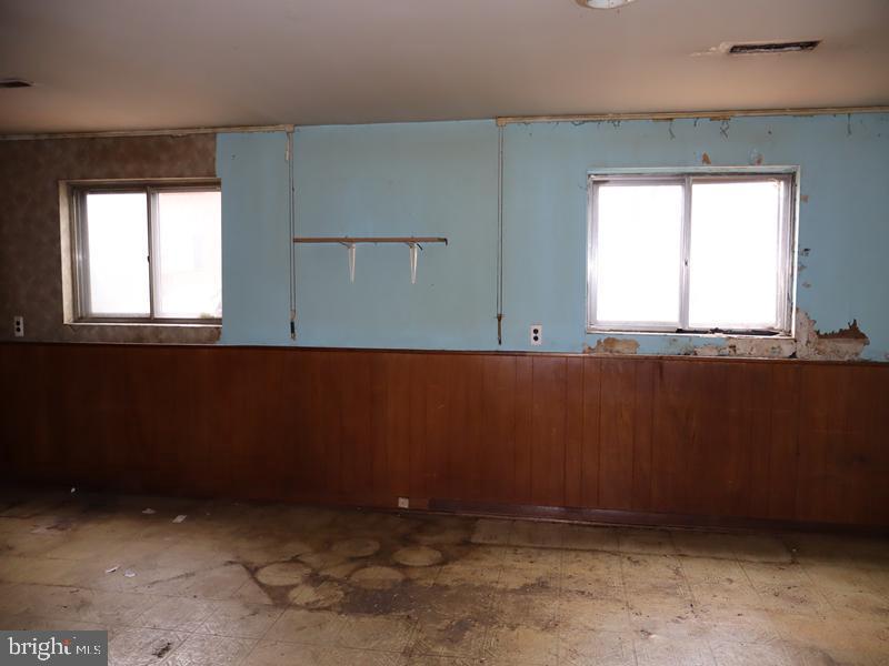 6709 CHANDLER AVENUE