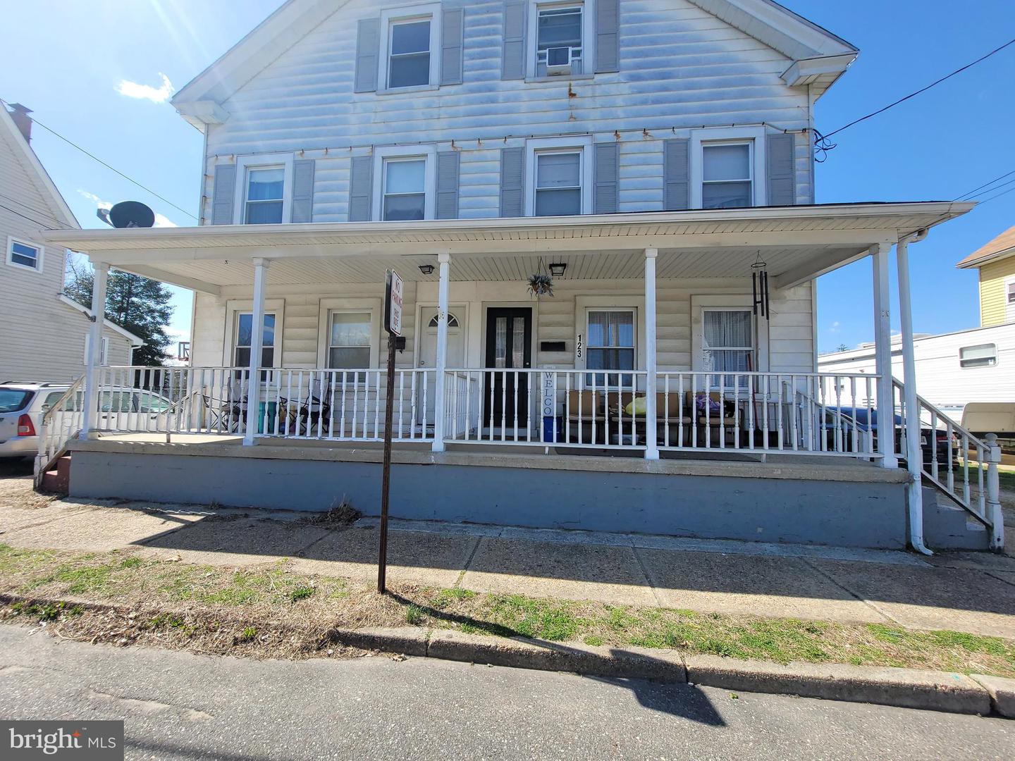 121-123 Repauno Ave