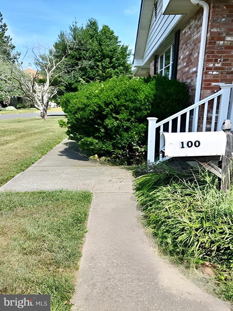 100 Center St
