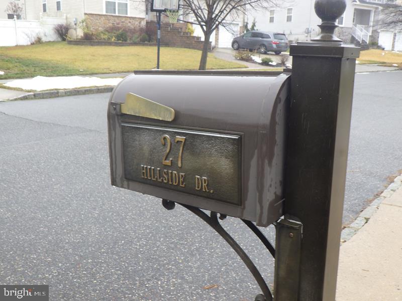27 Hillside Dr