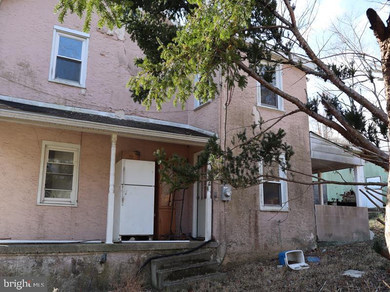 2296 Farmington Ave