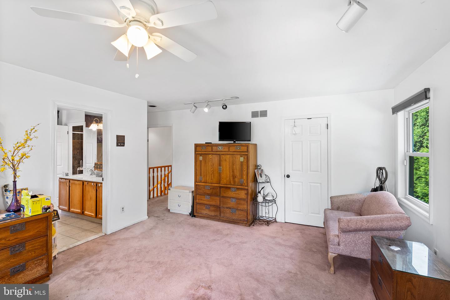 2049 E Wellington Rd