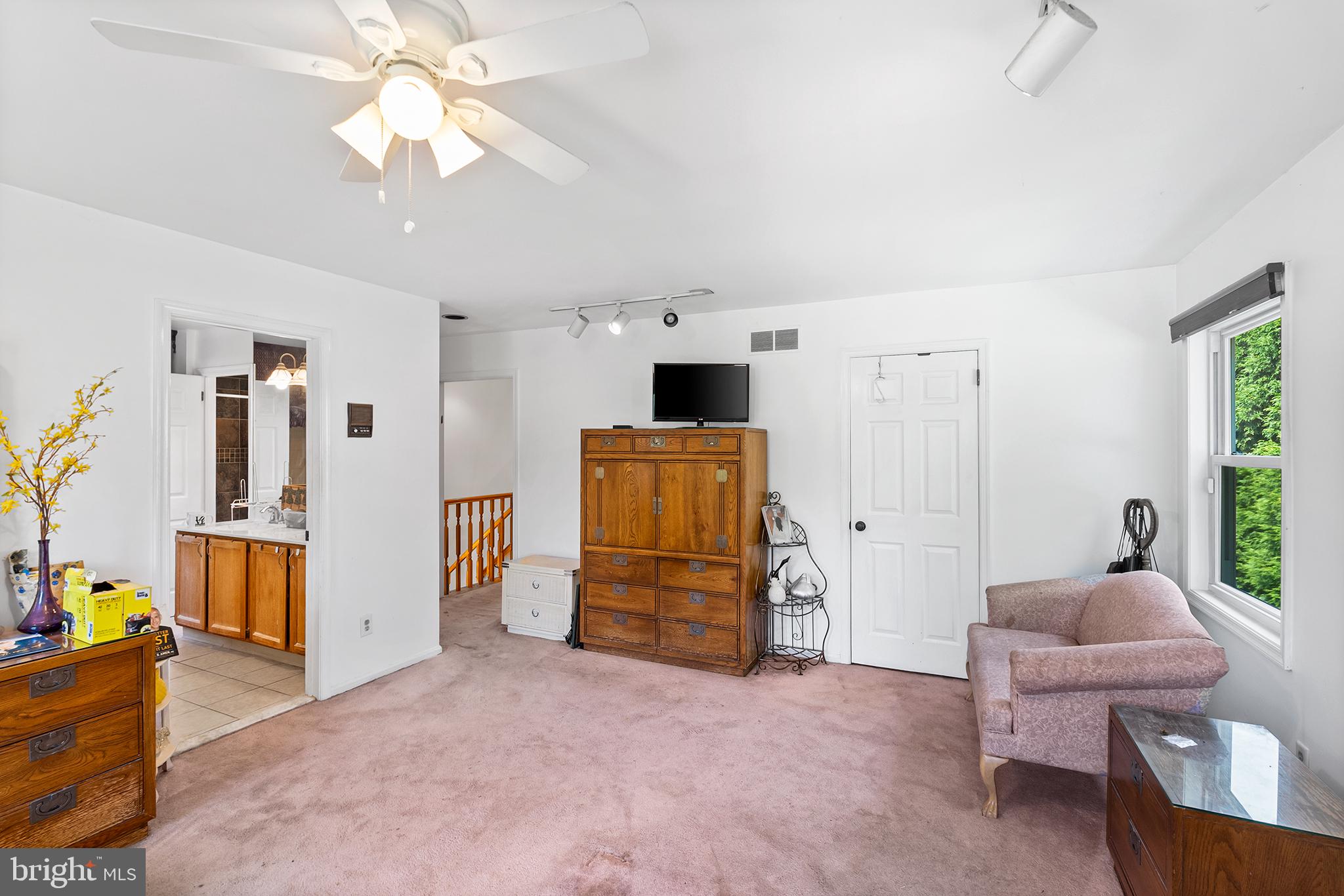 2049 E Wellington Rd