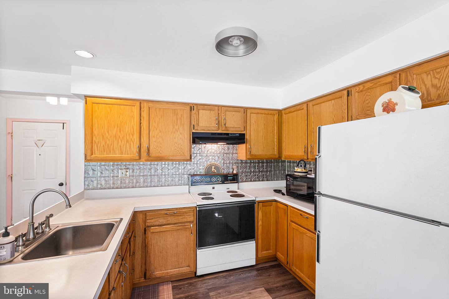 2049 E Wellington Rd