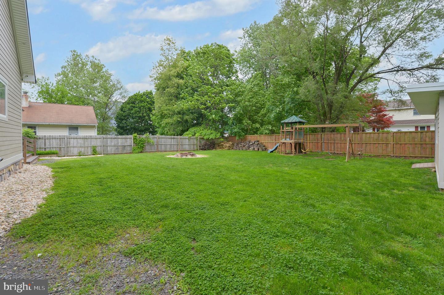 23 Lenora Ave