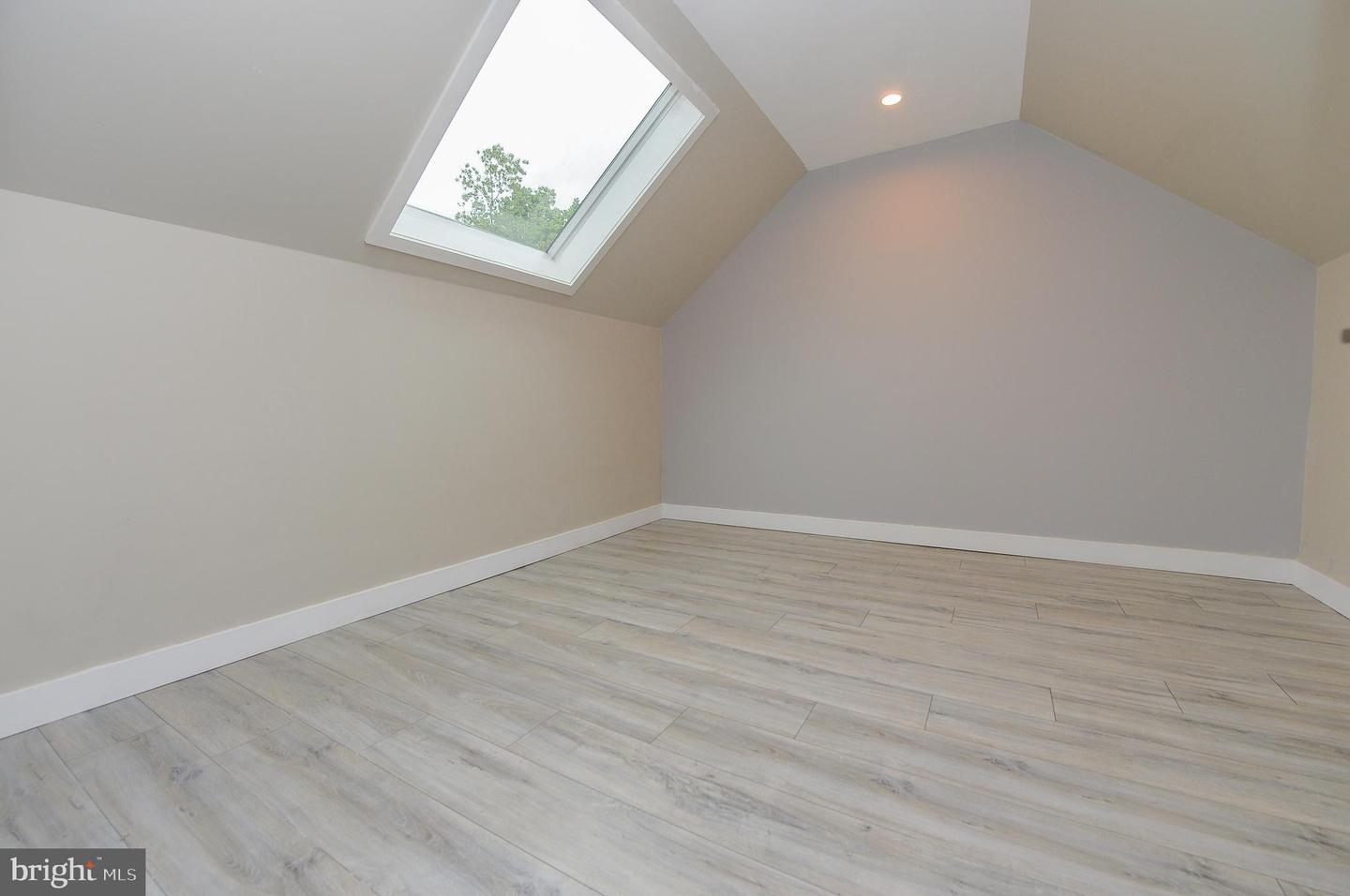 23 Lenora Ave