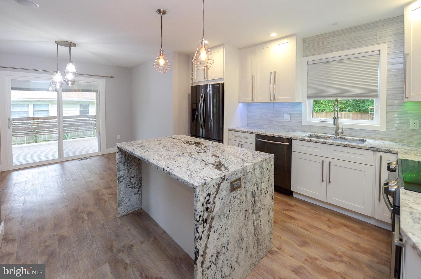 23 Lenora Ave