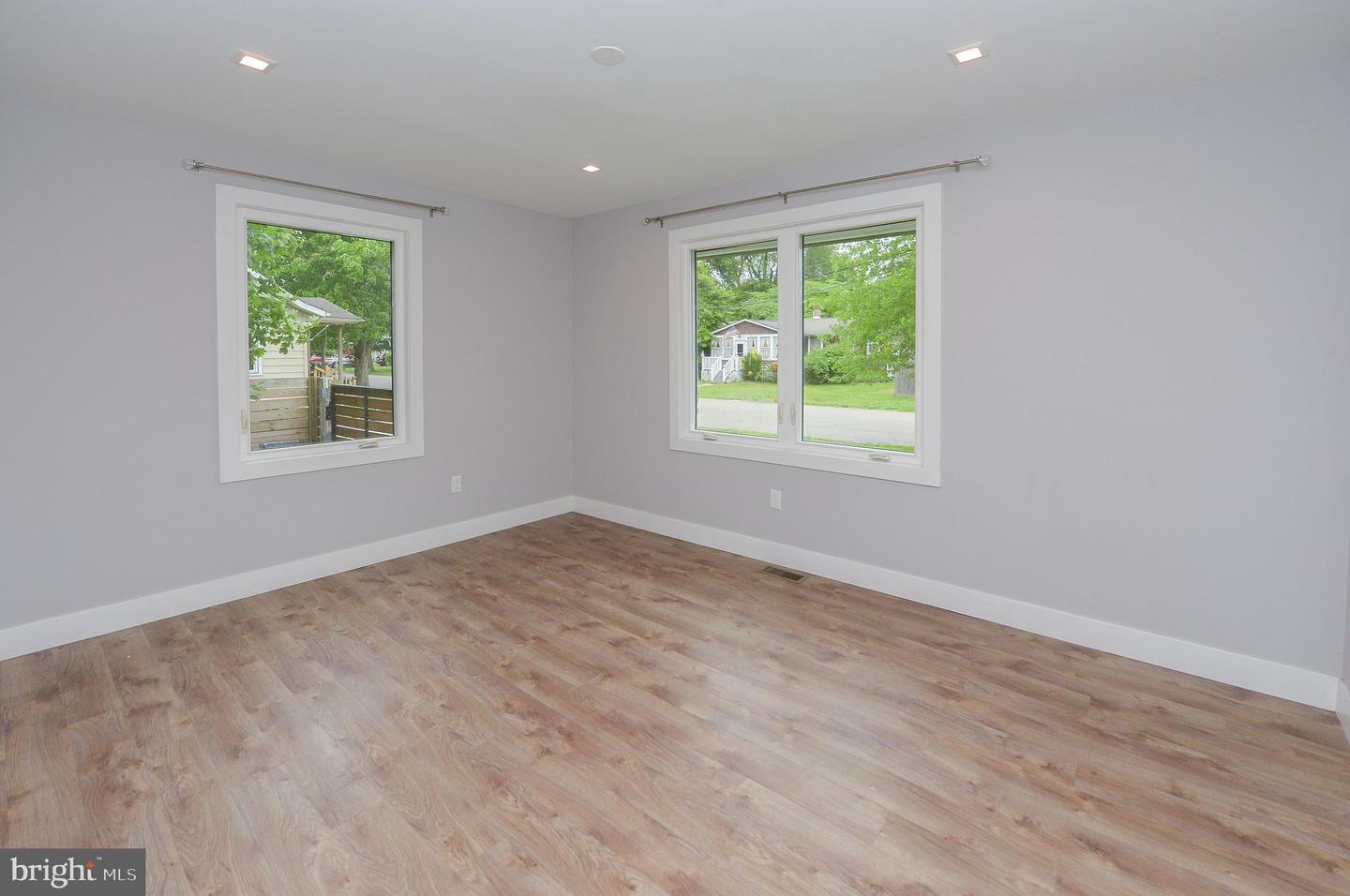 23 Lenora Ave