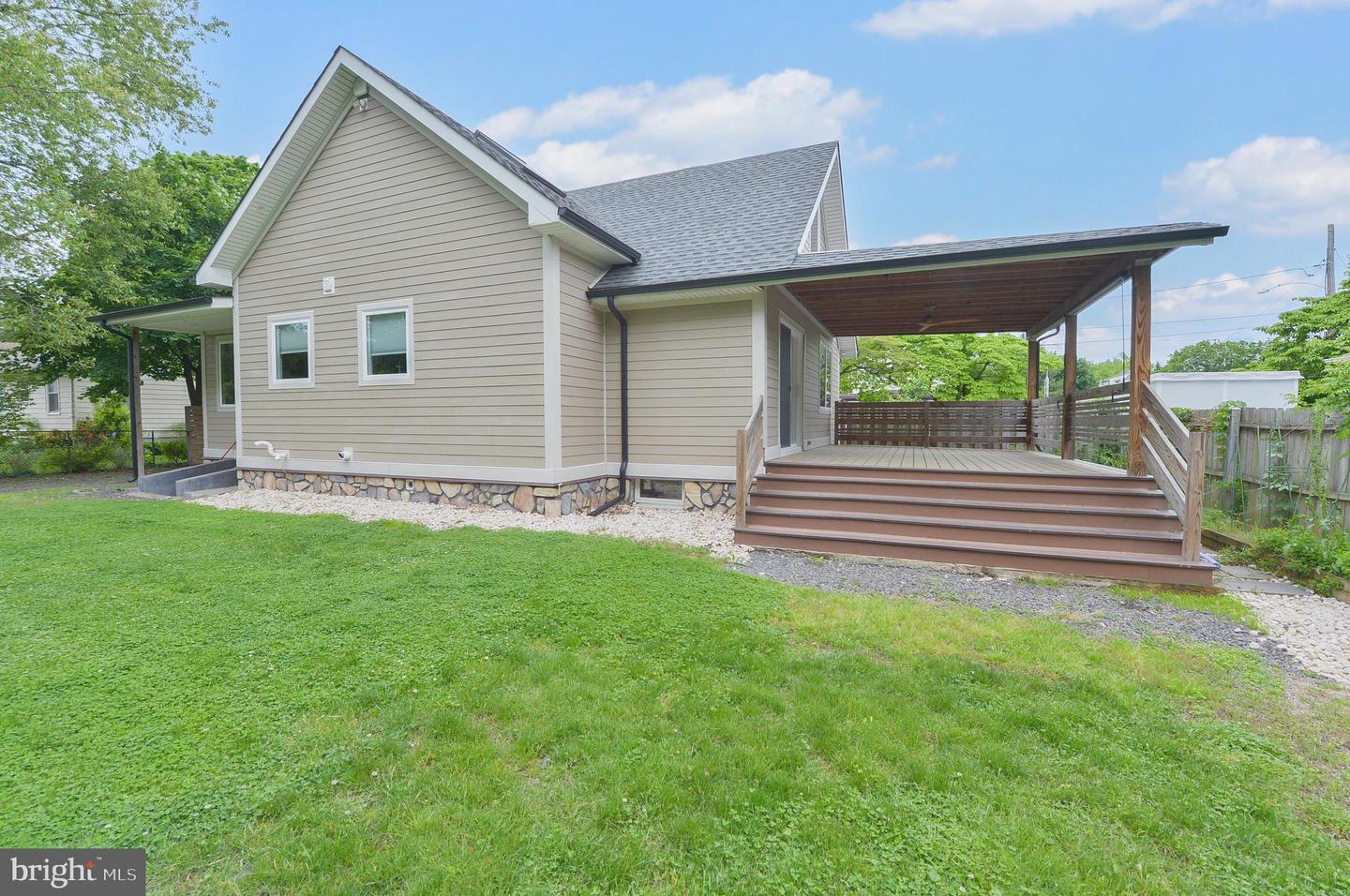 23 Lenora Ave