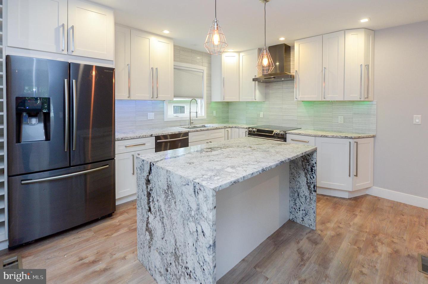 23 Lenora Ave