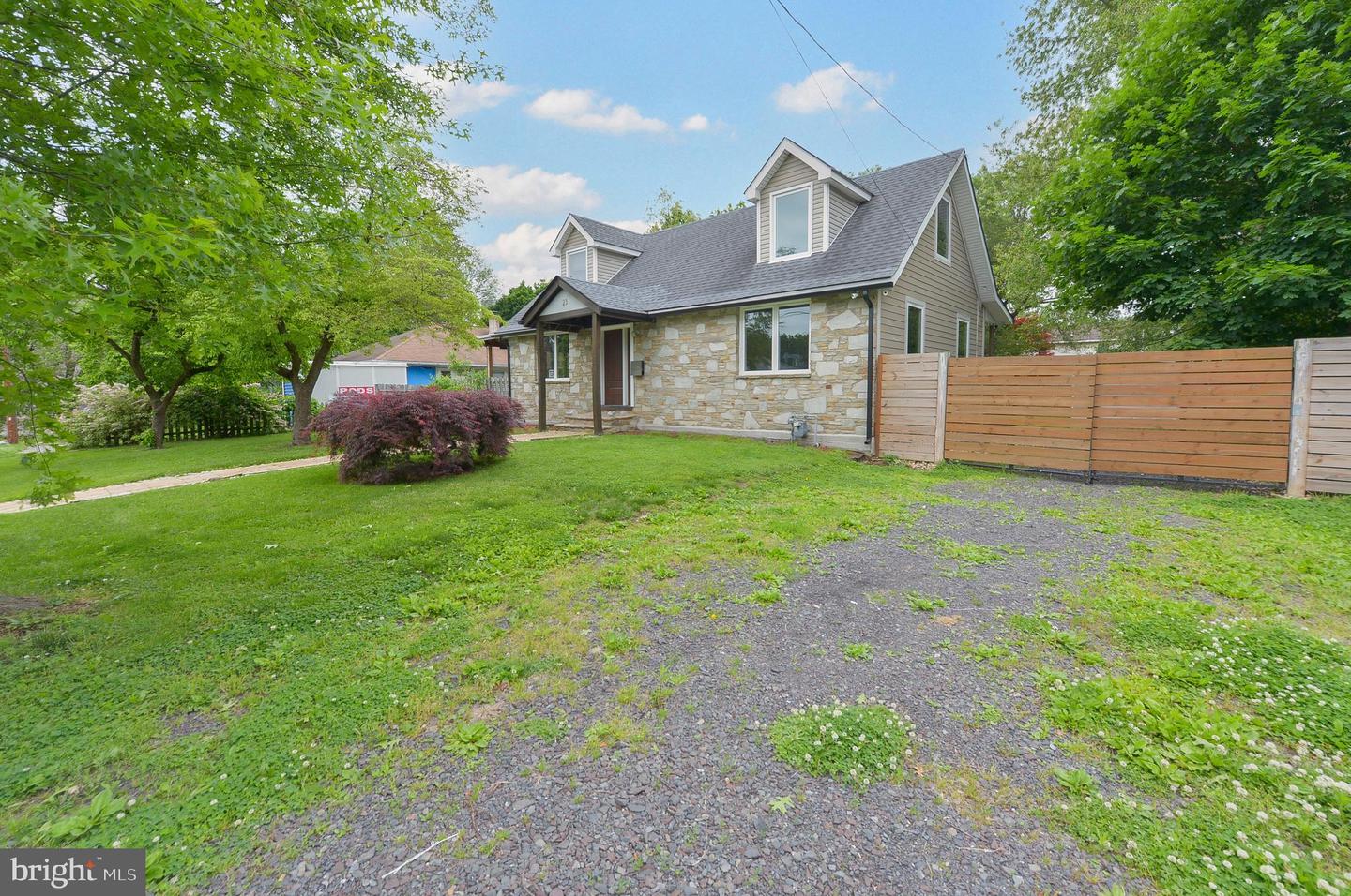 23 Lenora Ave