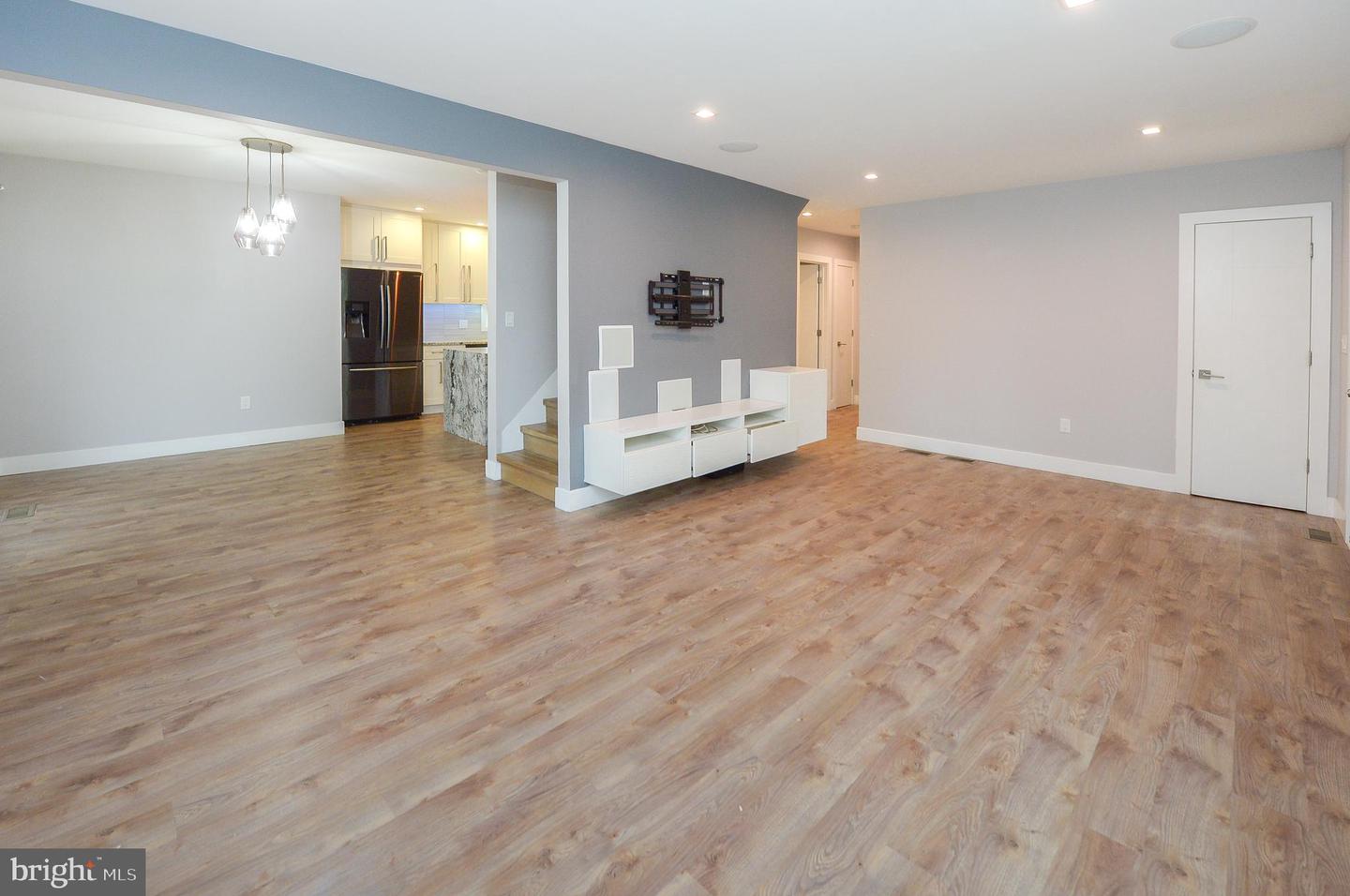 23 Lenora Ave