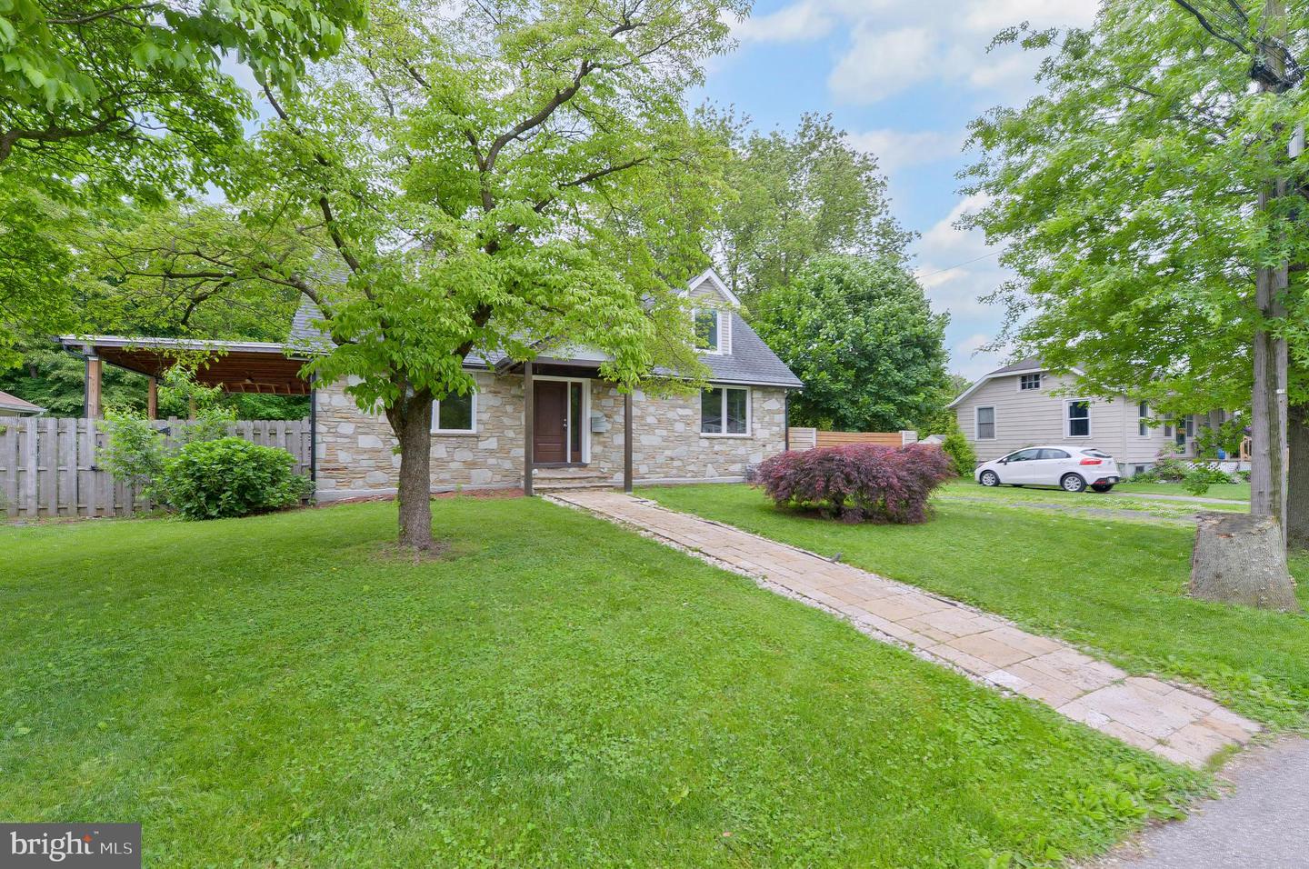 23 Lenora Ave