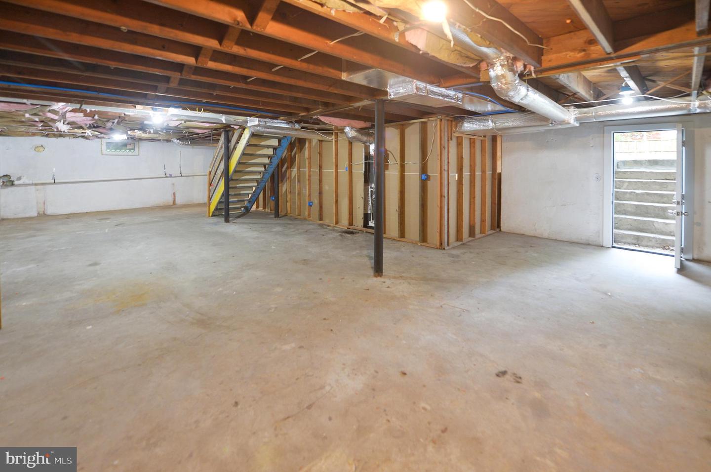 23 Lenora Ave