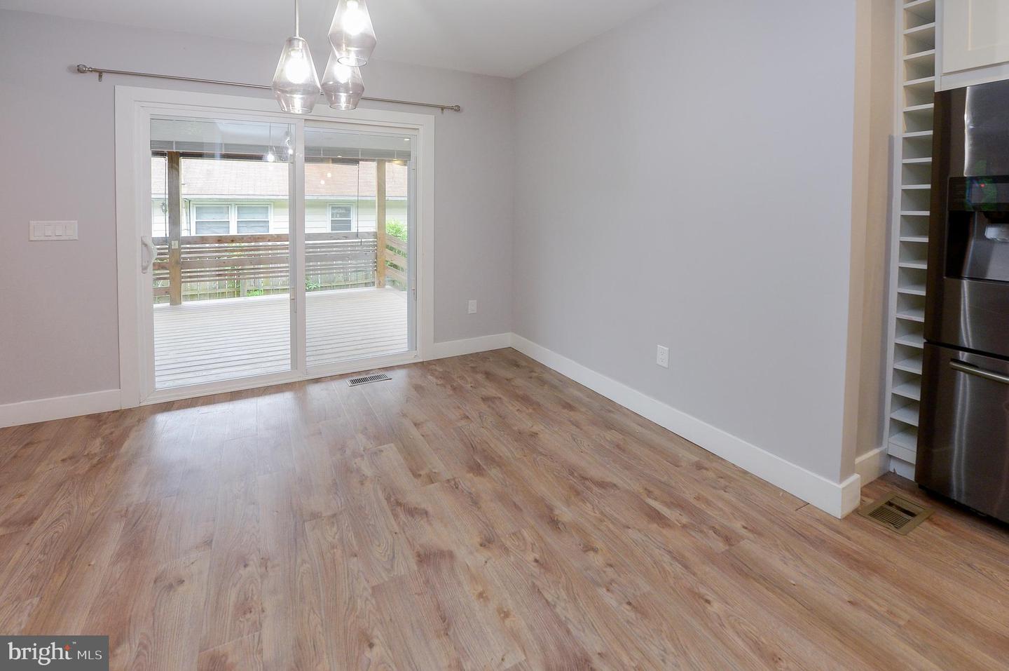 23 Lenora Ave