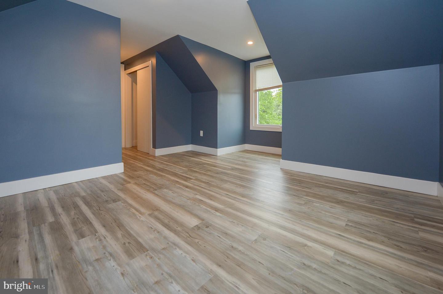 23 Lenora Ave