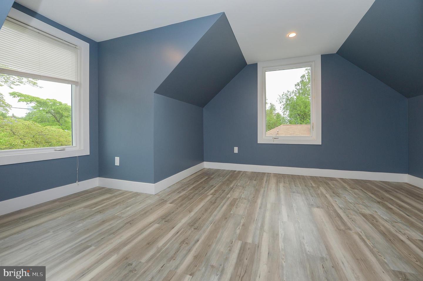 23 Lenora Ave
