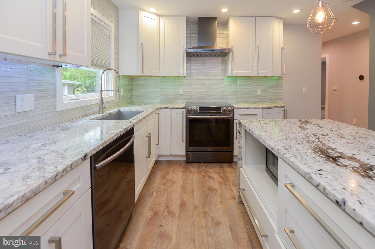 23 Lenora Ave