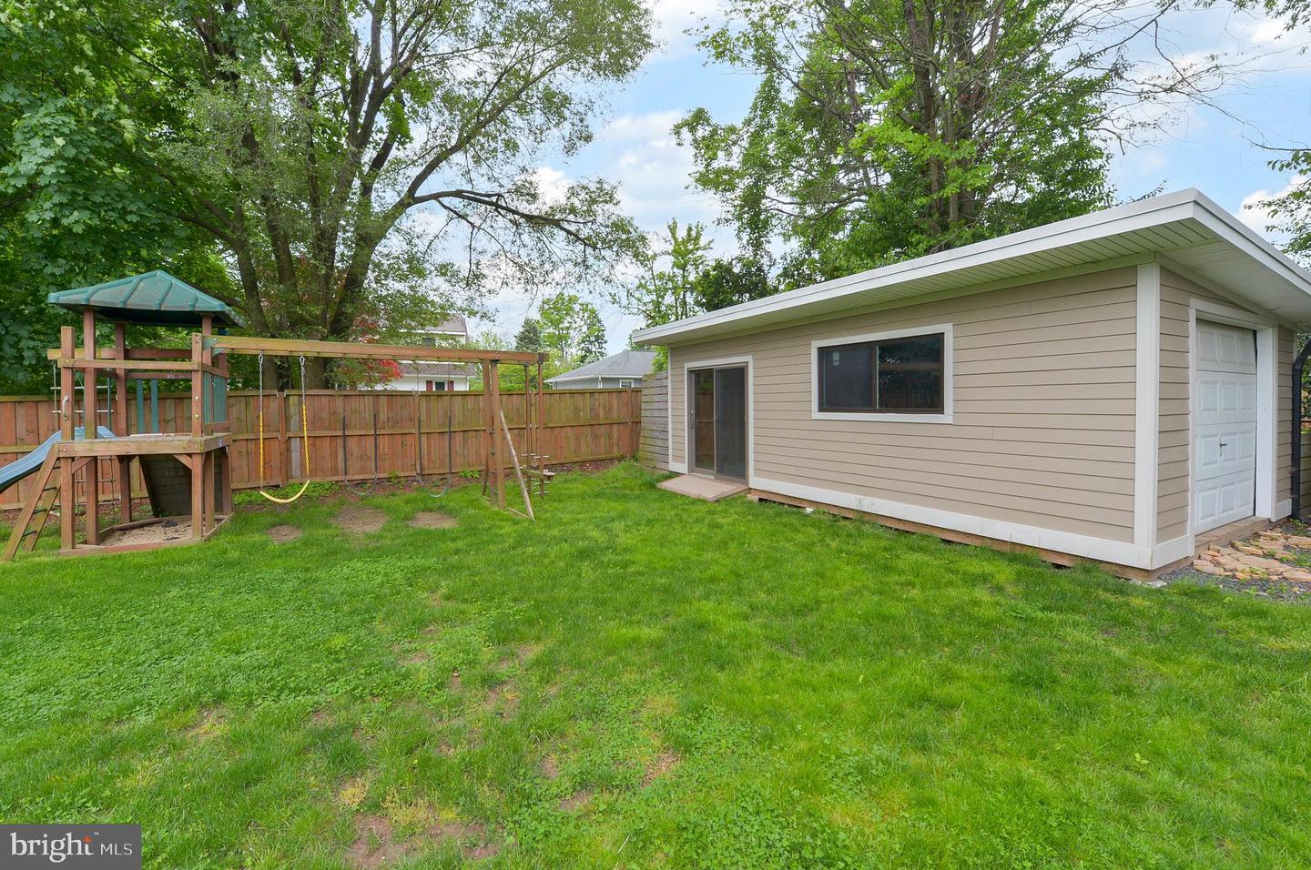 23 Lenora Ave