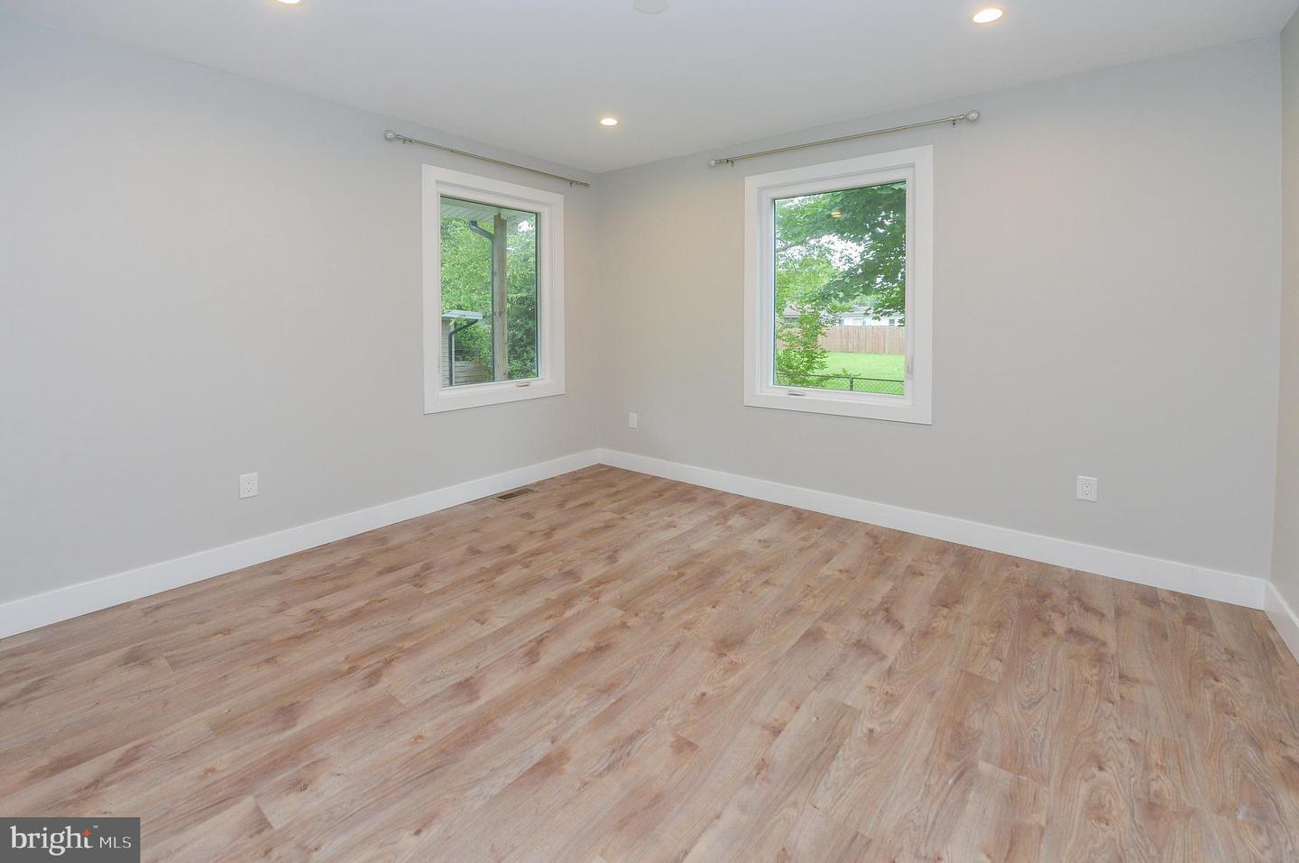 23 Lenora Ave
